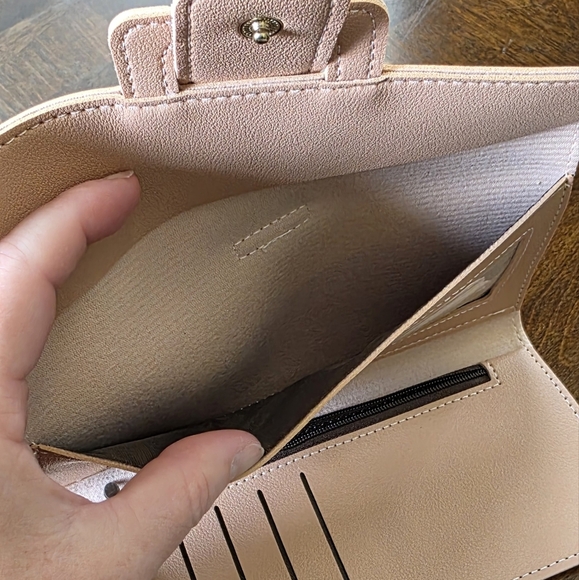 Elegant Pink Wallet - Picture 4 of 4